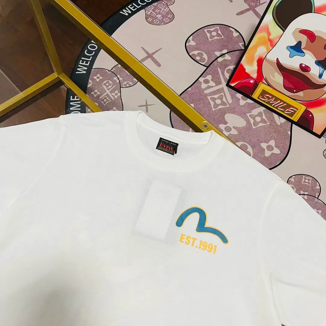 24AW T 2EAHTM 2TS RXCTOWHT T ， 。 T ， ， ， Classic ， “EST, ” 。 T 。 M 46 102 70 120-140 L 48 108 72 140-160 XL 50 116 74 160-180 XXL 52 122 76 180